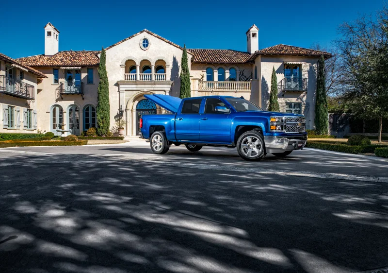 Undercover UC1118L-GPJ, 2018 Chevy Silverado 1500 (19 Legacy) 5.8ft Elite LX Bed Cover - Glory Red