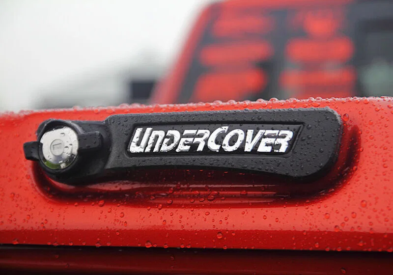 Undercover UC3128S, 25-26 Ram 1500 5.7ft Bed (w/o Multifunct. Tailgate) Elite Smooth Cover - Ready To Paint