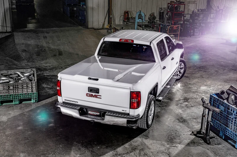 Undercover UC1238L-GPA, 2019 GMC Sierra 1500 (w/ MultiPro TG) 5.8ft Elite LX Bed Cover - Gasoline
