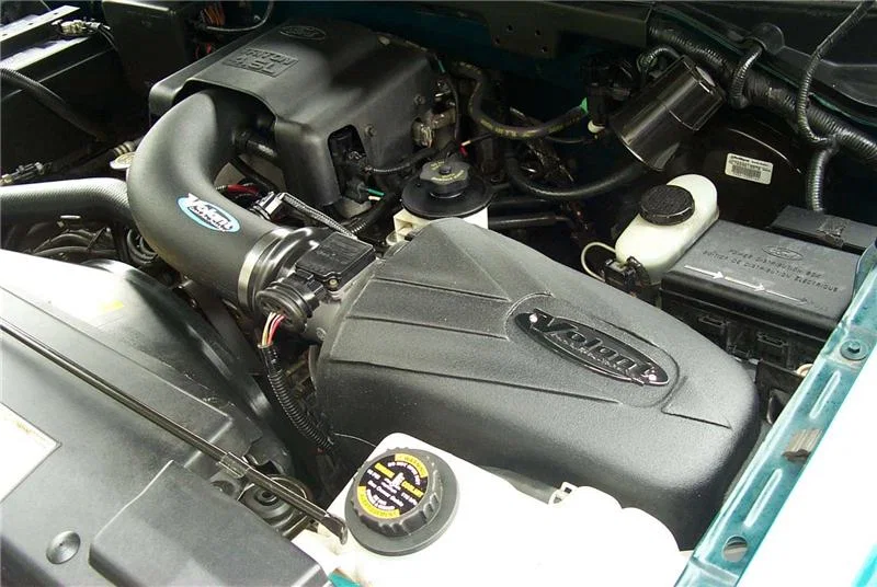 Volant 198546, 97-00 Ford Expedition 4.6 V8 PowerCore Closed Box Air Intake System