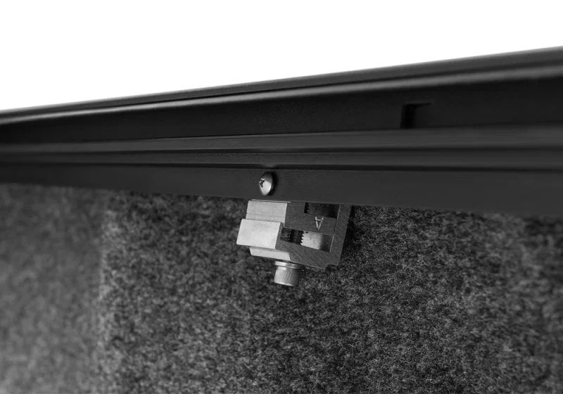 Roll-N-Lock LG131M, 2021 Ford F-150 67.1in M-Series Retractable Tonneau Cover